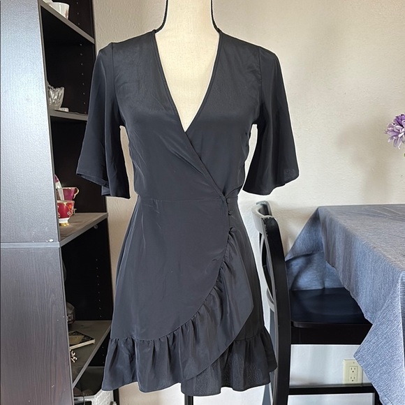 Topshop Women’s Sz 4 Little Black Wrap Dress with Bottom Ruffle and Bell Sleeve - Picture 1 of 8